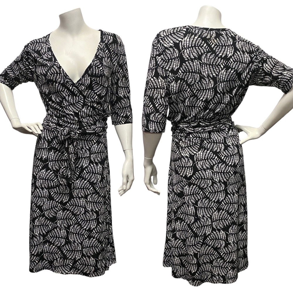 Daisy Fuentes True Wrap Dress Size M Black White Ties Waist Elbow Sleeves V-Neck